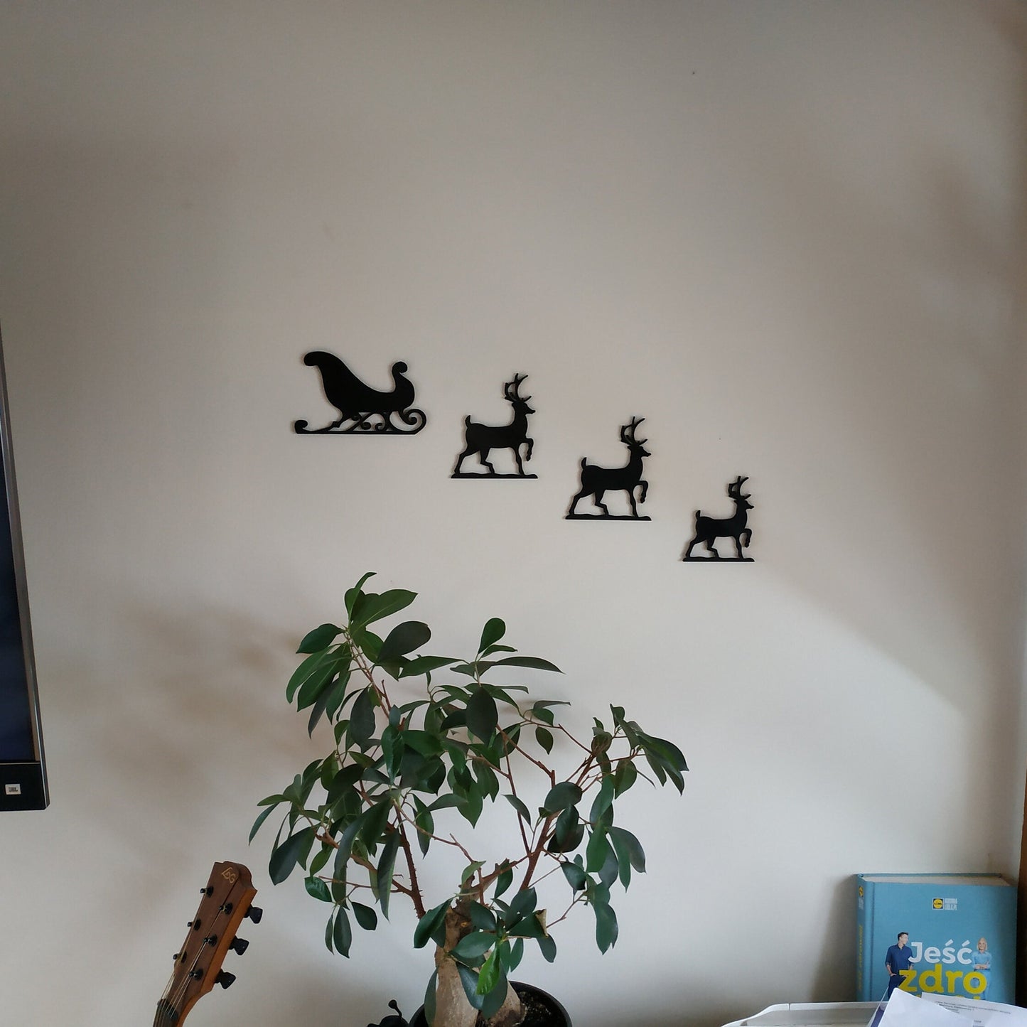 Santa Sleigh & Reindeer Decoration